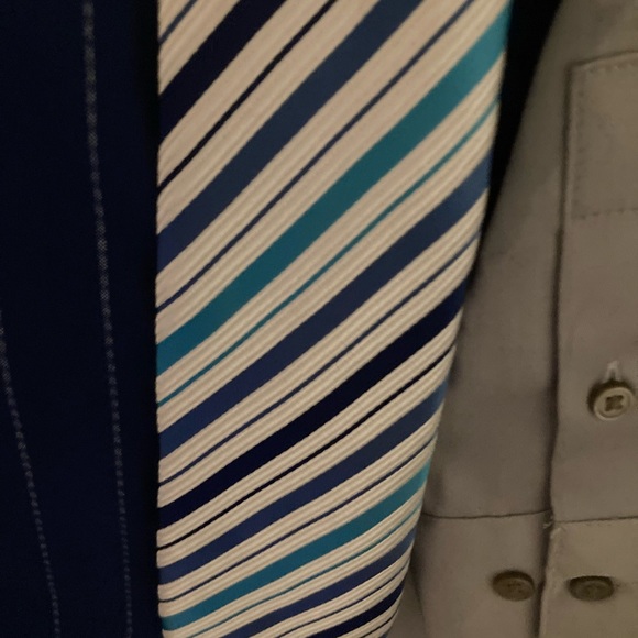 SAVAGE MIJO- Boys 4 piece pin stripe suit. Blue. Suit size 7. Shirt size 6. - Picture 4 of 6